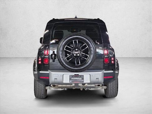 Used 2024 Land Rover Defender 110 S image 7