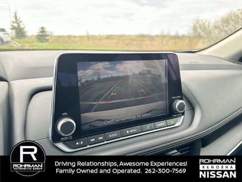 Used 2025 Nissan Rogue S AWD/4WD image 8