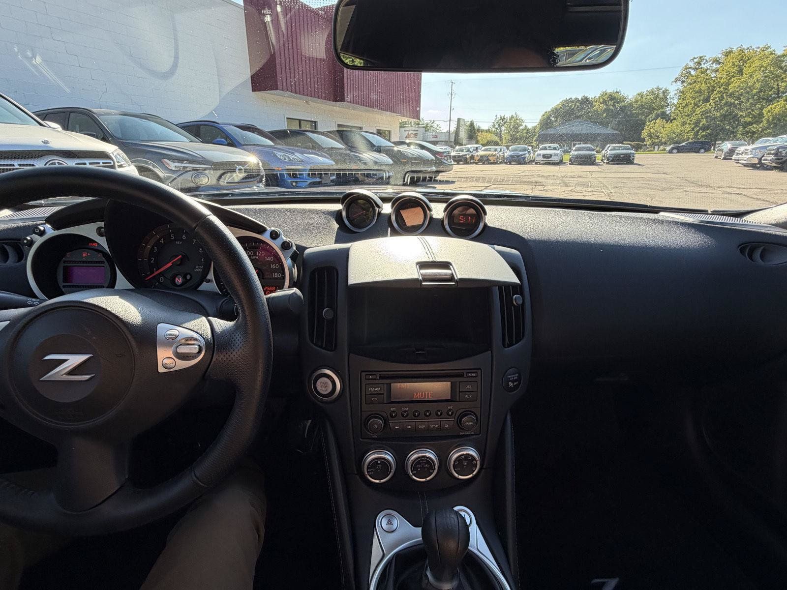 Used 2017 Nissan 370Z Coupe RWD image 19