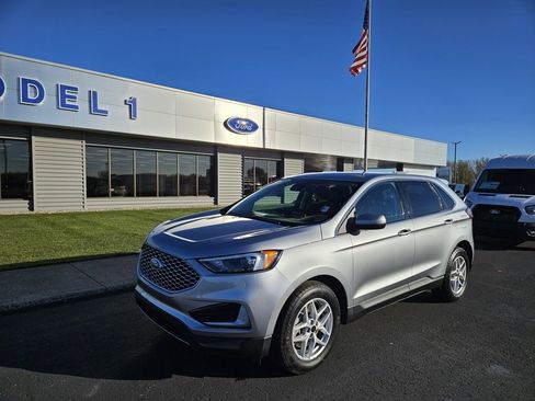 Used 2024 Ford Edge SEL image 2