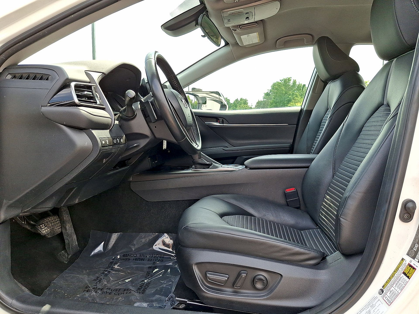 Used 2024 Toyota Camry SE FWD image 11