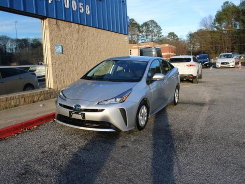 Used 2022 Toyota Prius LE image 3
