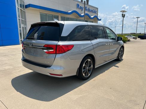 Used 2023 Honda Odyssey Elite image 5