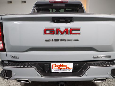 Used 2024 GMC Sierra 1500 Elevation w/ Elevation Premium Package AWD/4WD image 8