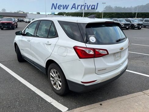 Used 2018 Chevrolet Equinox LS AWD/4WD image 4