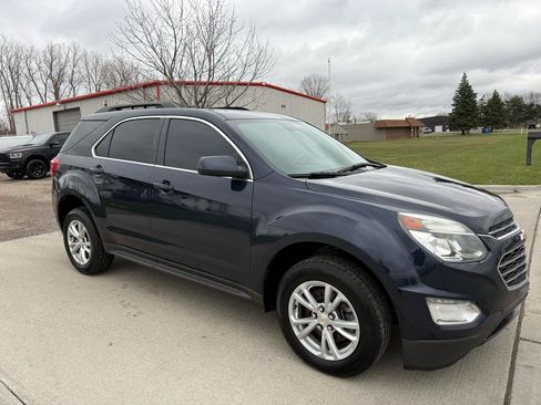 Used 2017 Chevrolet Equinox LT w/ Convenience Package FWD image 3