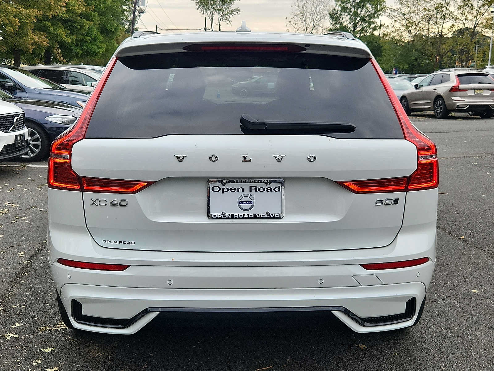 Used 2024 Volvo XC60 B5 Plus AWD/4WD image 5