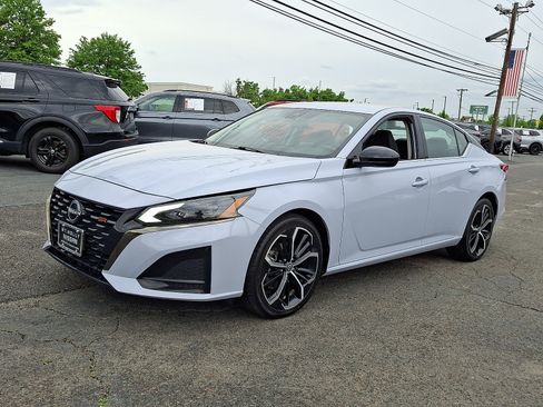 Used 2024 Nissan Altima 2.5 SR FWD image 3