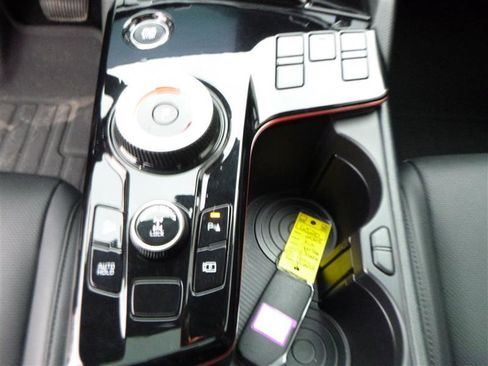 Used 2025 Kia Sportage SX Prestige image 16