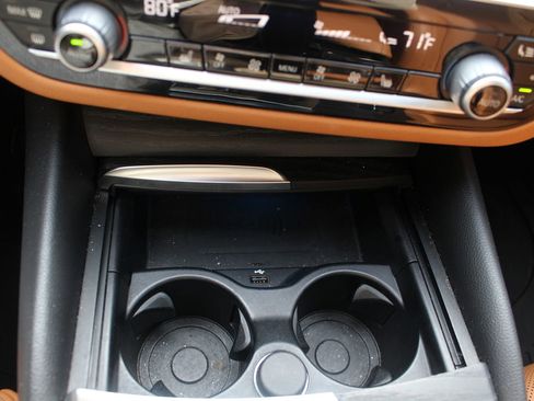 Used 2021 BMW 530e w/ Premium Package image 35