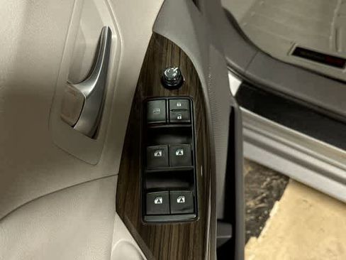Used 2015 Toyota Sienna XLE w/ XLE Navigation Package FWD image 24