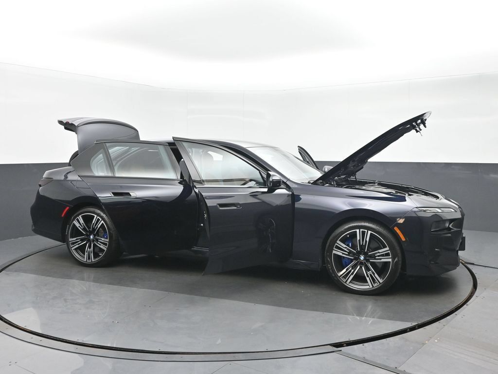 Used 2023 BMW 760i xDrive w/ Luxury Rear Seating Package AWD/4WD image 42