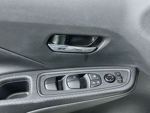 Used 2025 Nissan Versa SV FWD image 15