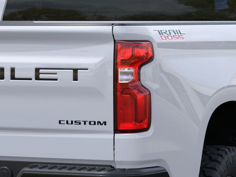 New 2026 Chevrolet Silverado 1500 Custom Trail Boss w/ LPO, Dark Essentials Package AWD/4WD image 11