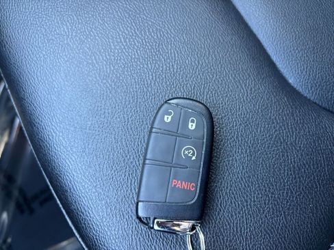 Used 2025 Jeep Compass Limited image 27