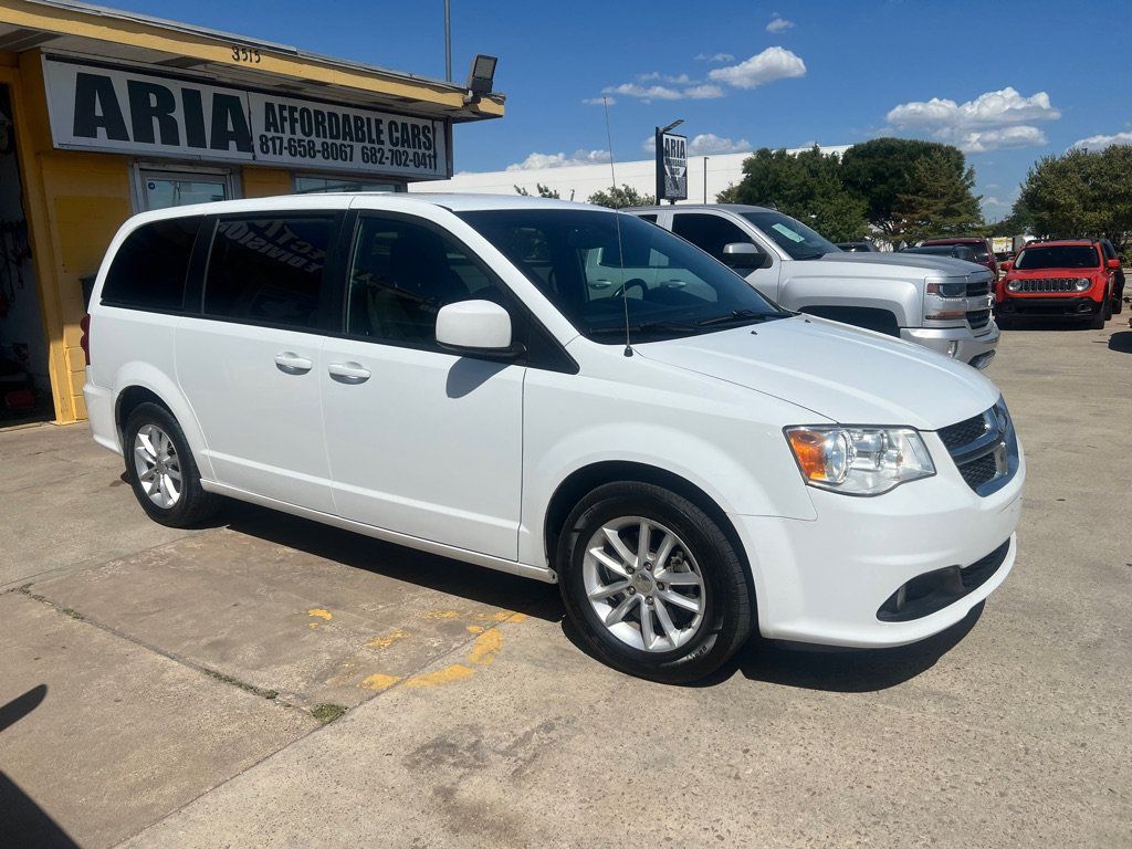 Used 2020 Dodge Grand Caravan SE FWD image 1