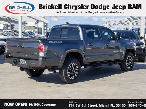 Used 2022 Toyota Tacoma TRD Sport w/ Technology Package image 5