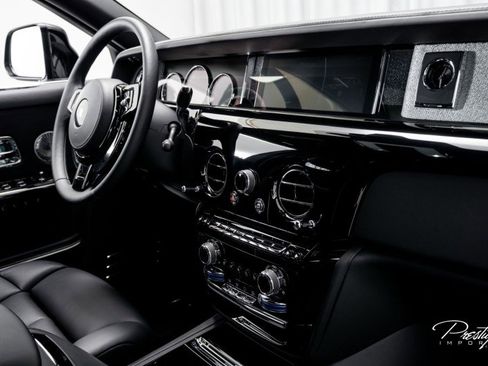 Used 2022 Rolls-Royce Phantom Sedan image 37