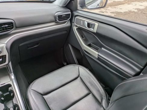 Used 2022 Ford Explorer XLT w/ Equipment Group 202A RWD image 18