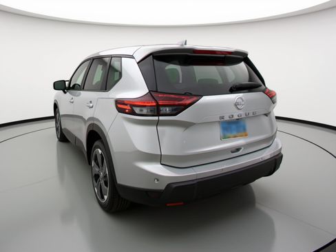 Used 2025 Nissan Rogue SV image 6