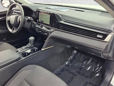Used 2025 Toyota Camry LE image 21