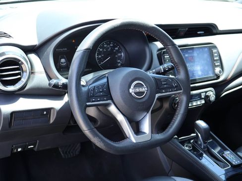 Used 2023 Nissan Kicks SR w/ SR Premium Package image 2