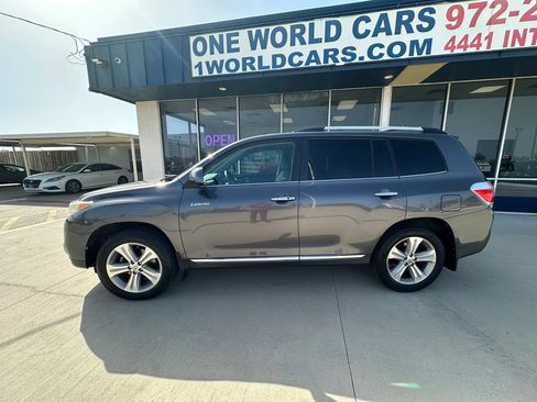 Used 2012 Toyota Highlander Limited w/ Tow Pkg FWD image 2