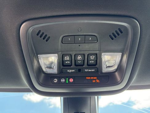 Used 2023 Chevrolet Traverse RS AWD/4WD image 47