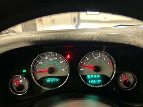 Used 2015 Jeep Wrangler Unlimited Sahara w/ Connectivity Group AWD/4WD image 21