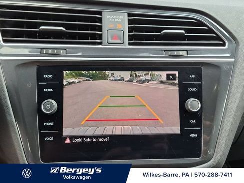 Certified 2022 Volkswagen Tiguan SE R-Line AWD/4WD image 19