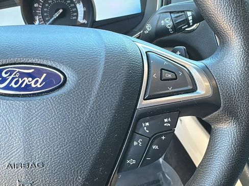 Used 2017 Ford Fusion SE w/ Fusion SE Technology Package image 32