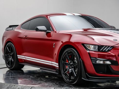 Used 2021 Ford Mustang Shelby GT500 w/ Carbon Fiber Handling Package RWD image 31