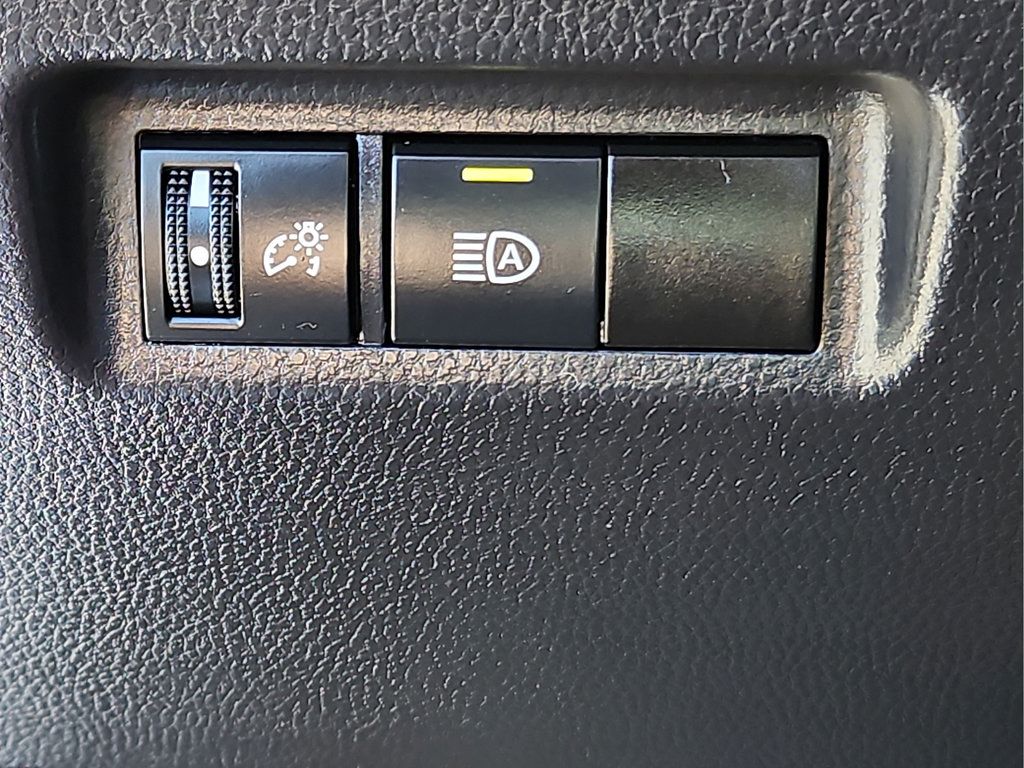 Used 2025 Toyota RAV4 XLE FWD image 19