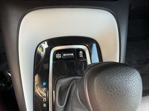 Certified 2025 Toyota Corolla SE FWD image 9