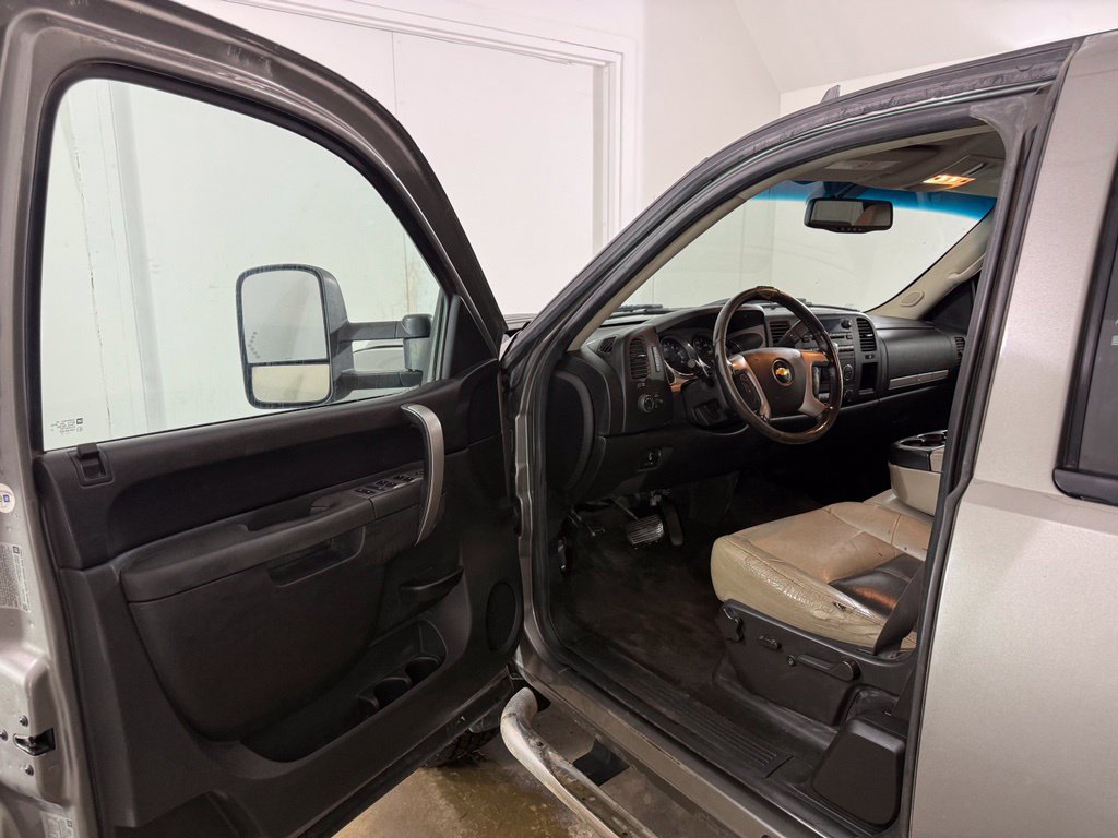 Used 2013 Chevrolet Silverado 3500 LT w/ Interior Plus Package AWD/4WD image 9