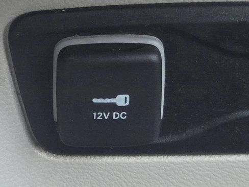 Used 2024 Chrysler Pacifica Touring-L FWD image 33