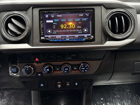 Used 2018 Toyota Tacoma TRD Sport AWD/4WD image 24