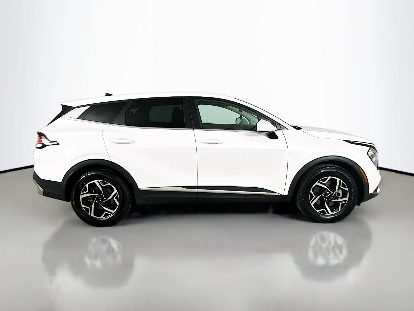 Used 2023 Kia Sportage LX FWD image 4