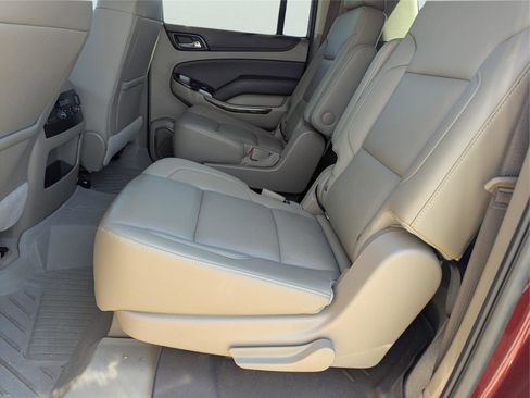 Used 2019 Chevrolet Suburban LT w/ Luxury Package image 10