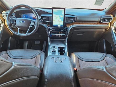 Used 2021 Ford Explorer King Ranch w/ Premium Technology Package image 18