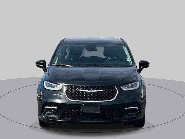 Used 2023 Chrysler Pacifica Touring-L FWD image 9