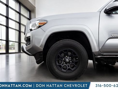 Used 2020 Toyota Tacoma SR5 AWD/4WD image 27