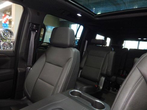 Used 2023 Chevrolet Suburban Z71 image 38