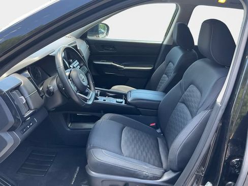 Used 2023 Nissan Pathfinder SV w/ SV Premium Package AWD/4WD image 11