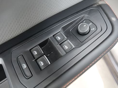 Used 2024 Volkswagen Atlas Peak Edition SE AWD/4WD image 23