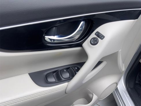 Used 2019 Nissan Rogue Sport SL w/ Premium Package image 33