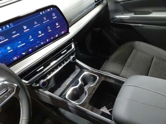 Used 2026 Chevrolet Traverse LT FWD image 28