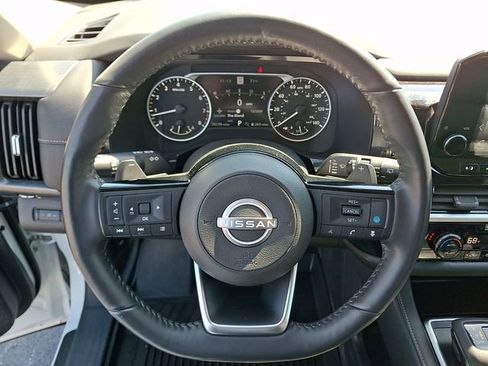 Used 2024 Nissan Pathfinder SL AWD/4WD image 20