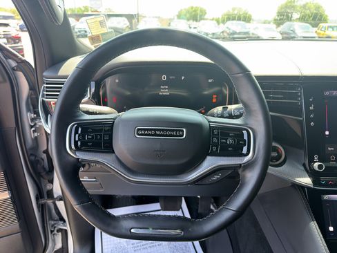 Used 2022 Jeep Grand Wagoneer Series I AWD/4WD image 12