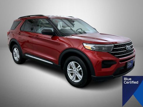 Certified 2021 Ford Explorer XLT image 3